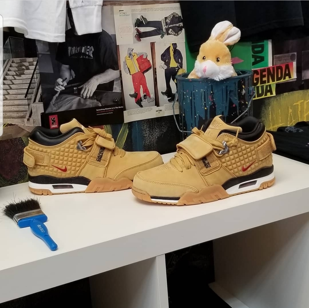 Nike Victor Cruz trainers